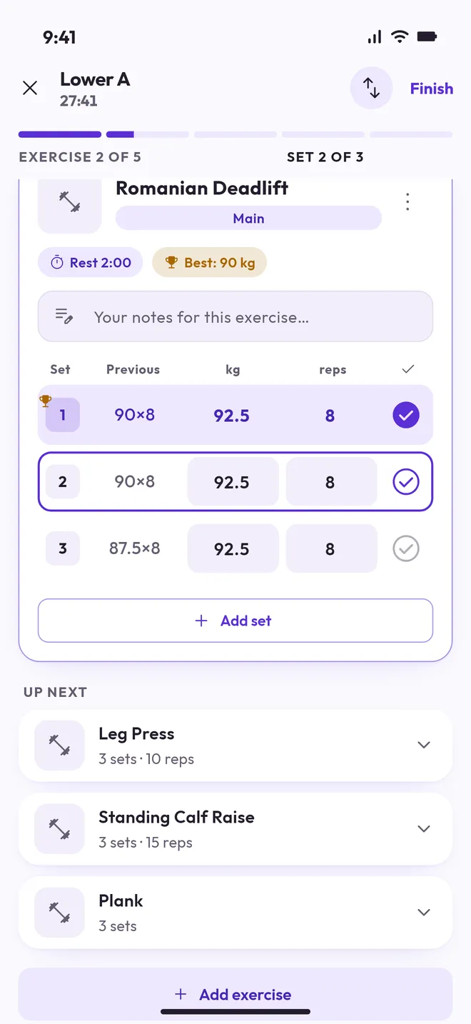 An active workout with its sets and previous weights
